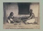 Foto um 1880, Indien, Goldschmied bei der Arbeit, Junge bläst... - 10380904
