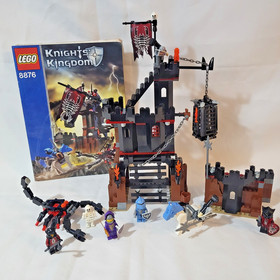 Lego Castle Knights' Kingdom 8876 Scorpion Prison Cave w/ Minifigures & Instruct