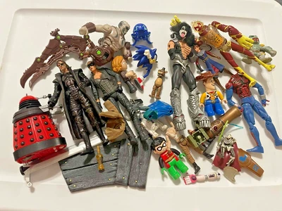 Kitbash Заказной Корм сломанная поврежденная фигурка запчасти аксессуары лот как есть B - Изображение 1 из 4