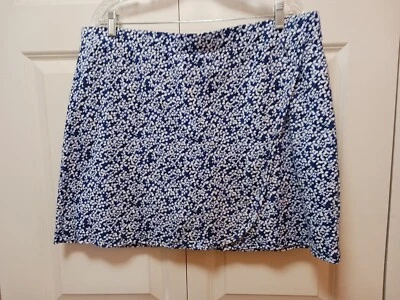 Skort de golfe Jones New York Signature XL azul marinho com envoltório falso floral branco em excelente estado usado - Imagem 1 de 4