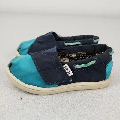 Zapatos sin cordones informales cómodos con correa inferior punta redonda azul Toms para niños talla 7 Foto 1 de 4