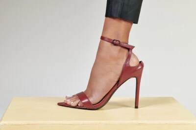 Cape Robbin Elite | Tacones al tobillo de una sola correa borgoña para mujer | Sandalias con punta abierta Foto 1 de 4