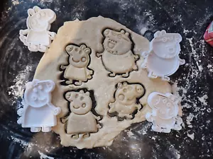 Peppa Pig & Family Cookie Cutter/Biscuit/Fondant Set/ Play Doh - Picture 1 of 3