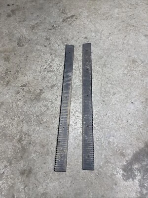 Jeep Cherokee XJ 84-01 Dos Puertas Protector de Alféizar Placa de Ajuste de Entrada Negro OEM Par (TC87 Foto 1 de 4