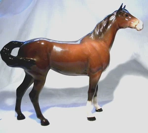 BESWICK BAY SWISH TAIL CABALLO 1ª VERSIÓN 1182 (BH10) - Imagen 1 de 10