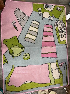 Alfombra de juego IKEA para casa de muñecas 3'3" x 4'4" habitación infantil Foto 1 de 4
