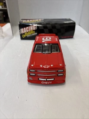 NASCAR Action RCCA Ron Hornaday Jr 1/24 1995 DEI Chevy Race Truck H/O Bank Foto 1 de 4