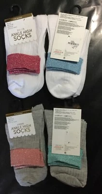 Pack de 2 calcetines para dama en blanco o gris con tops rosa/azul brillo Foto 1 de 3