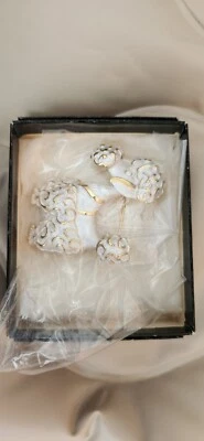 Broche prendedor vintage Park Lane caniche perro esmalte blanco y tono dorado Foto 1 de 2