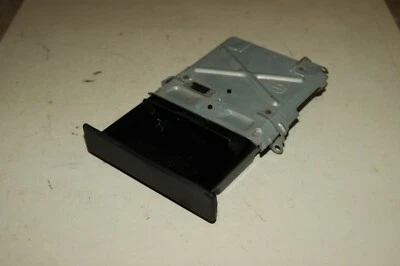 Bonito cenicero de tablero central negro Toyota Tercel Wagon 1982-1986 OEM 74102-16020 Foto 1 de 4
