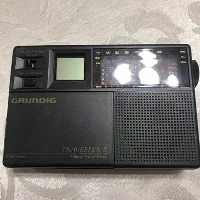 RADIO DE VIAJE GRUNDIG TRAVELLER II PE 7 BANDAS FM/MW/SW probado Foto 1 de 4