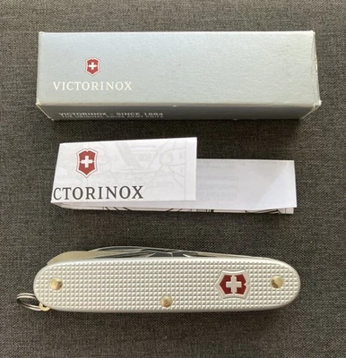Navaja suiza Victorinox Farmer Alox plata 0,8241,26 Foto 1 de 4