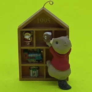 Christmas HALLMARK COLLECTORS CLUB ORNAMENT "COLLECTING MEMORIES" 1995  - Picture 1 of 9