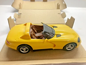 1994 Dodge Viper RT/10 ERTL AMT Model Dandelion Yellow Pearlcoat 7155 w/box - Picture 1 of 9