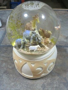 PFALTZGRAFF ~ PEACE ON EARTH ~ MUSICAL SNOW GLOBE ~ NEW IN ORIGINAL BOX - Picture 1 of 5