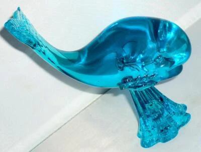 BEAUTIFUL VINTAGE MURANO STYLE BLUE GLASS WHALE PAPERWEIGHT FIGURE ORNAMENT - Image 1 of 4