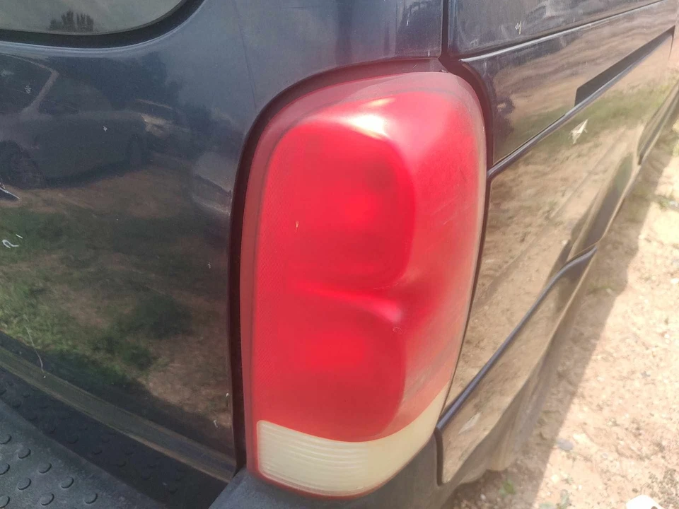 05 06 07 Conjunto de luz trasera derecha SATURN RELAY Foto 1 de 1