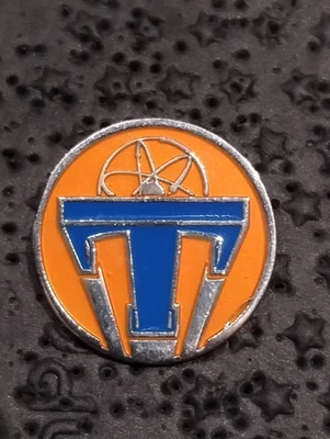 Prendedor comercial réplica utilería Disney Tomorrowland 2015 123933 Foto 1 de 2