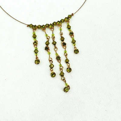 Collar Alambre Tono Oro Rosa con Estrás Acrílico Verde Imitación Peridoto 14" Foto 1 de 4