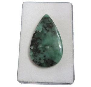 Smeraldo in matrice cabochon 34,9x20,4 mm 21,5 ct. n. U32831 - Foto 1 di 1