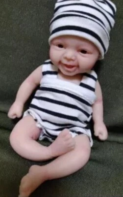 Mini reborn fille entièrement en silicone mou et flexible de 20cm   - Immagine 1 di 4