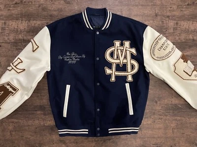 Chaqueta universitaria de chenilla azul marino beige de gran tamaño con diseño de ASOS para hombre talla pequeña Foto 1 de 4