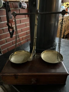 ANTIQUE W T AVERY APOTHECARY or FARM BRASS BALANCE SCALE Wooden Base W/drawer - Picture 1 of 15
