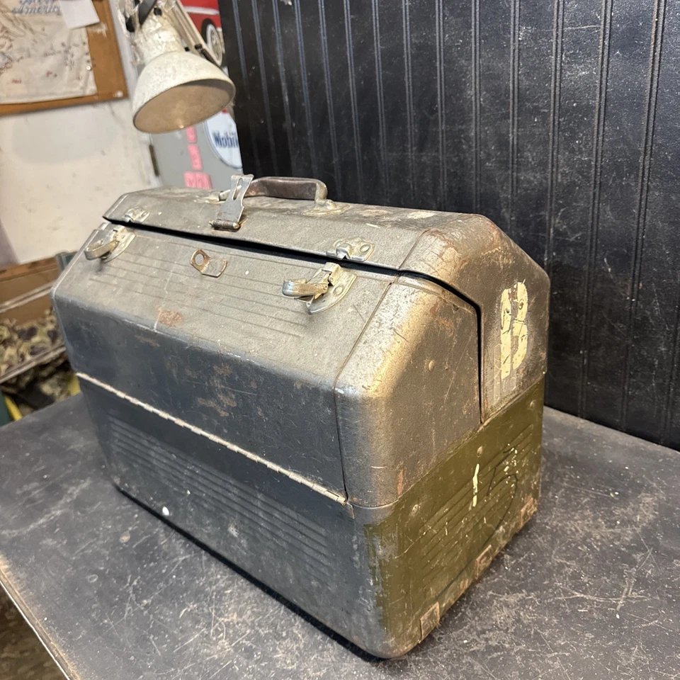 De colección JC Higgins METAL TACKLE - CAJA DE HERRAMIENTAS Bandejas Desplegables Desviadores 18x10x 12 pulgadas Foto 1 de 4