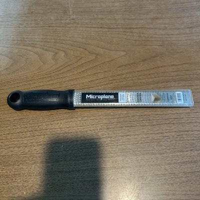 Rallador Microplane Negro Clásico Zester, Queso Parmezan Ralladura Jengibre Foto 1 de 4