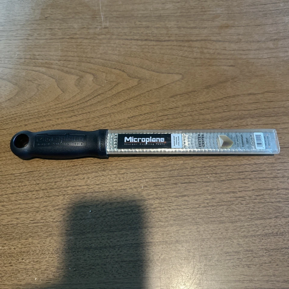 Терка Microplane Black Classic Zester, имбирь для сыра пармезана изюминки - Изображение 1 из 4