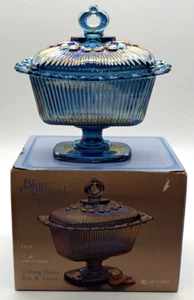 Plato de caramelo pedestal con borde de encaje de carnaval azul iridiscente Indiana Glass con tapa como nuevo - Imagen 1 de 6