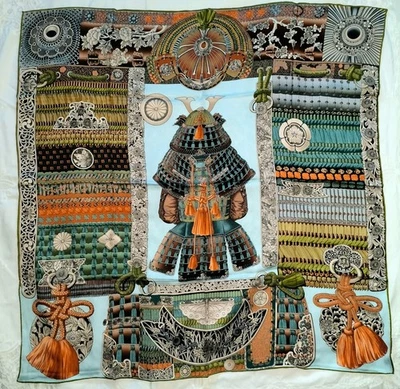 Bufanda cuadrada reversible de doble cara 90 cm con temática samurai en seda satinada Yiluo Foto 1 de 4