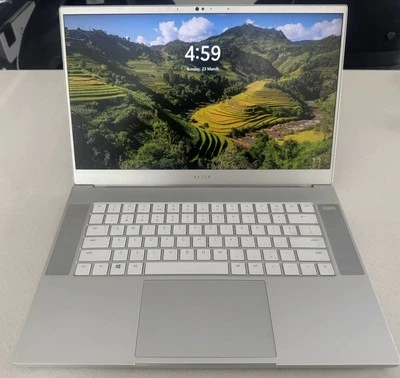 Razer Blade 15 Advanced Mercury - RZ09-03017EM2 - 15.6" 64GB 512TB SDD i7-9750H - Image 1 of 4