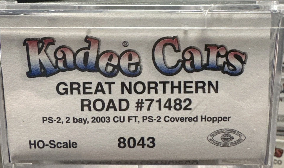 Kadee Cars HO RTR #8043 40’ PS-2 2 Bay 2003 cf Cov Hopper Great Northern NIB - Image 1 of 3