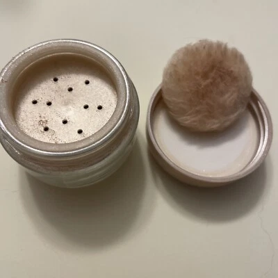 Avon Loose Shimmer Powder vintage Gold  - Image 1 of 4