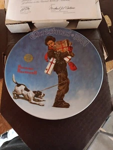 Plato Knowles Norman Rockwell "Envuelto en Navidad" 1981 - Imagen 1 de 3