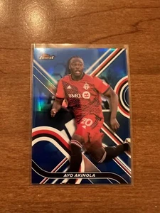 2022 Topps Finest MLS Ayo Akinola Blue Refractor 97/150 Toronto FC Soccer - Picture 1 of 2