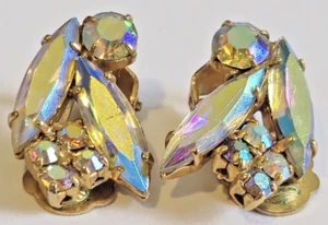 Vintage Gold Tone Metal Aurora Borealis Clip on Costume Fashion Earrings - Imagen 1 de 9