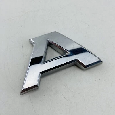 2012-2017 Nissan Versa emblema logotipo símbolo letra emblema porta porta porta porta traseira fabricante de equipamento original E94A - Imagem 1 de 4