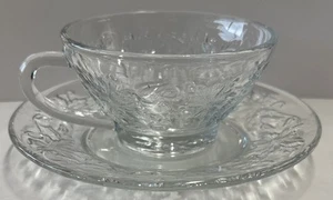 Princess House Fantasia CRYSTAL Tea Cups & Saucers Vintage Poinsettia - Picture 1 of 6