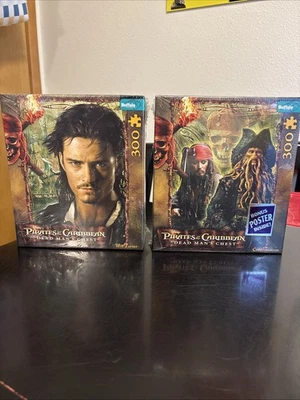 Lote de 2 Rompecabezas Piratas del Caribe Cofre del Hombre Muerto 300 Piezas Nuevos con Carteles Foto 1 de 4