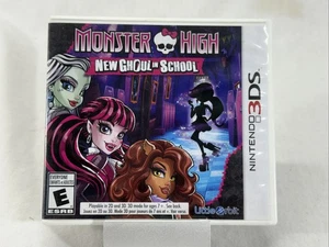 Monster High: New Ghoul in School (Nintendo 3DS, 2015) CIB Estuche Manual Auténtico - Imagen 1 de 6