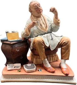 Encantadora Estatuilla Capodimonte Vintage Caballero Anciano con Chocolates Nueva Caja - Imagen 1 de 10