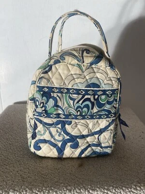 Fiambrera acolchada Vera Bradley con patrón blanco mediterráneo retirado  Foto 1 de 4