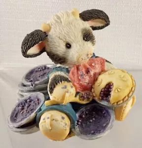 Mary's Moo Moos Cow Figurine Cow Pies 1994 Enesco 125644 Blueberry Blackberry - Picture 1 of 6