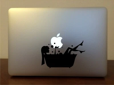 Niña en la bañera - Mac Apple Logo Cubierta Laptop Vinilo Calcomanía Adhesiva Linda bañera de burbujas Foto 1 de 2