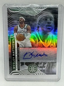 Wesley Matthews 2021-22 Illusions Trophy Collection Auto Bucks TC-WQM - Picture 1 of 2