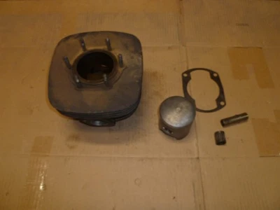 Cilindro y pistón Suzuki TM TS. AHRMA Vintage Foto 1 de 4
