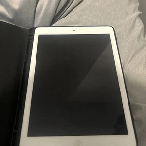 Apple iPad (1st Generation) 16GB, WiFi, 9.7 inch Tablet - Grey - Afbeelding 1 van 5