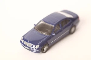 Schuco  1:87  Mercedes E-Klasse Limousine  W211  blau  (207598) - Picture 1 of 3